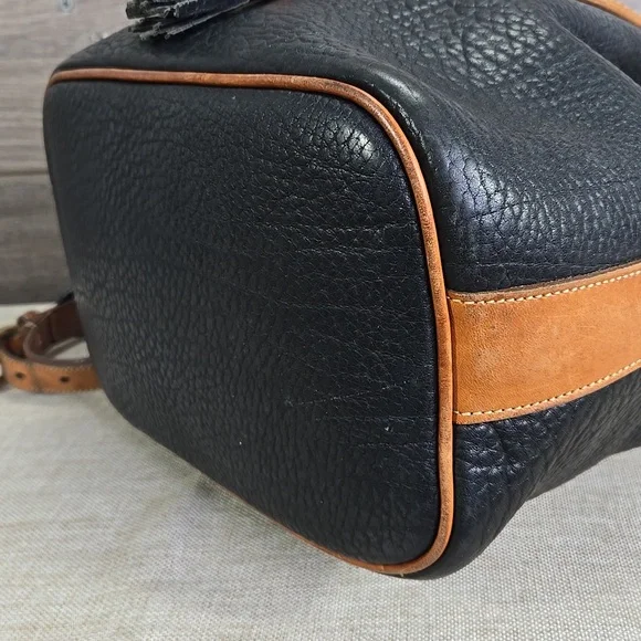 Vintage Dooney & Bourke Black Leather Bucket Shoulder Bag - Picture 8 of 12